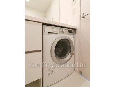 洗濯乾燥機 ※25階の同じ間取タイプを撮影。仕様が異なることがあります。