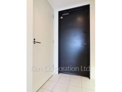 玄関 ※25階の同じ間取タイプを撮影。仕様が異なることがあります。