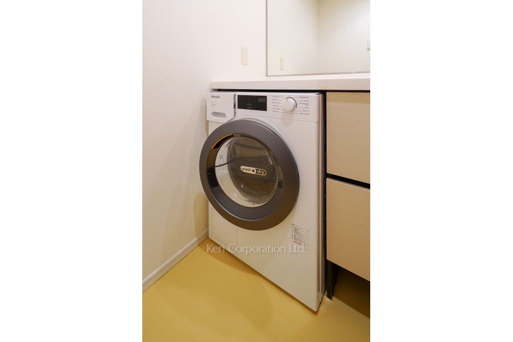 洗濯乾燥機 ※24階の同じ間取タイプを撮影。仕様が異なることがあります。