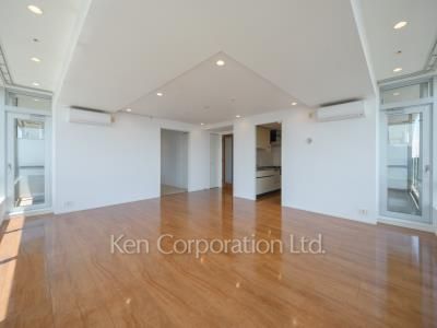 芝浦アイランド ブルームタワーの写真 居室（LDなど） ※27階の同じ間取タイプを撮影。仕様が異なることがあります。