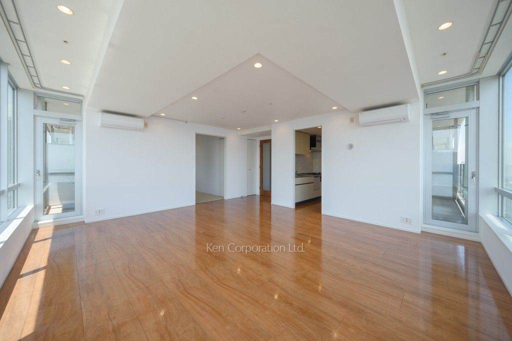 芝浦アイランド ブルームタワーの写真 居室（LDなど） ※27階の同じ間取タイプを撮影。仕様が異なることがあります。