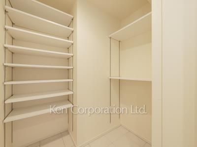 芝浦アイランド ブルームタワーの写真 シューズインクローゼット ※36階の同じ間取タイプを撮影。仕様が異なることがあります。