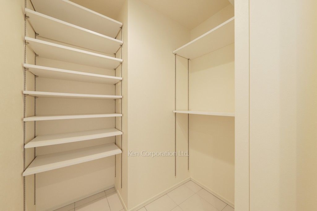 芝浦アイランド ブルームタワーの写真 シューズインクローゼット ※36階の同じ間取タイプを撮影。仕様が異なることがあります。