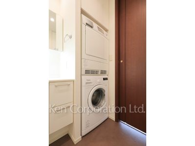 芝浦アイランド ブルームタワーの写真 洗濯乾燥機 ※46階の同じ間取タイプを撮影。仕様が異なることがあります。