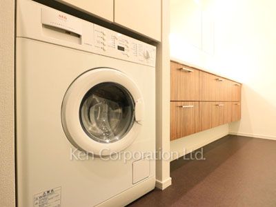 芝浦アイランド ブルームタワーの写真 洗濯乾燥機 ※47階の同じ間取タイプを撮影。仕様が異なることがあります。