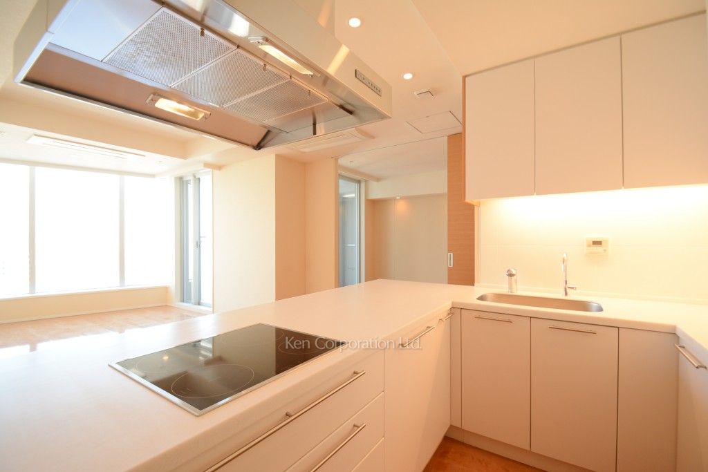 赤坂ザレジデンスの写真 キッチン ※15階の同じ間取タイプを撮影。仕様が異なることがあります。