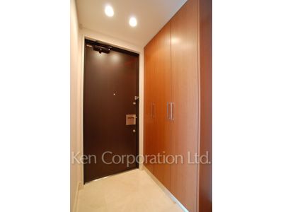 プラティーヌ新宿新都心の写真 玄関 ※16階の同じ間取タイプを撮影。仕様が異なることがあります。