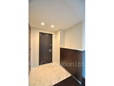 プラティーヌ新宿新都心の写真 玄関 ※20階の同じ間取タイプを撮影。仕様が異なることがあります。