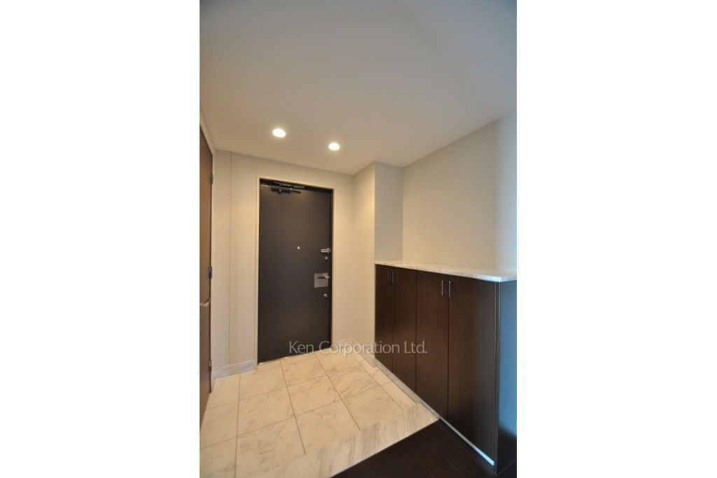 プラティーヌ新宿新都心の写真 玄関 ※20階の同じ間取タイプを撮影。仕様が異なることがあります。