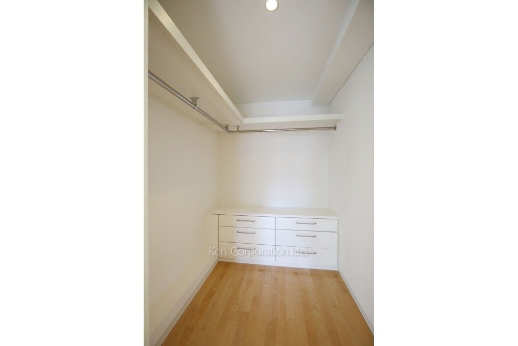 表参道ヒルズゼルコバテラスの写真 ウォークインクローゼット