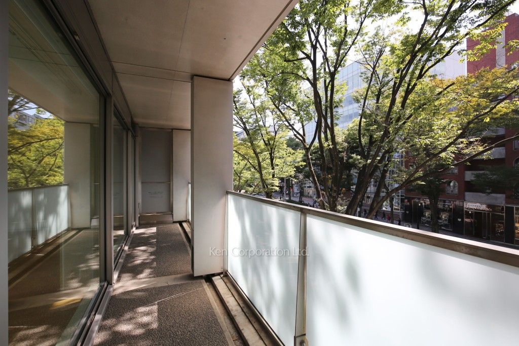 表参道ヒルズゼルコバテラスの写真 バルコニー