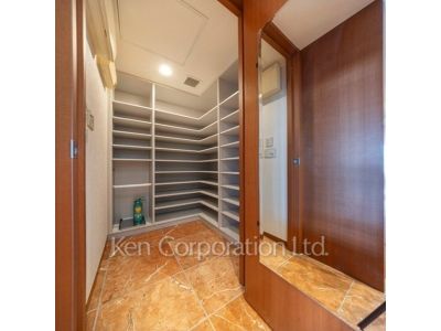玄関 ※写真・画像は実際と異なる場合がございます。部屋写真は同一タイプのものです。（ただし、画像中にタイプ名の記載がある場合はその記載内容を優先します。）