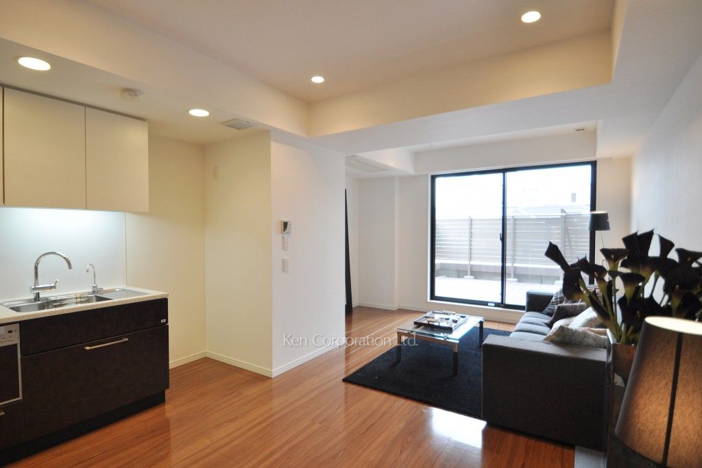 アルティスコート南青山の写真 リビングダイニング