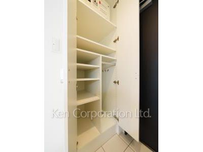 オーパスレジデンス恵比寿の写真 シューズクローゼット