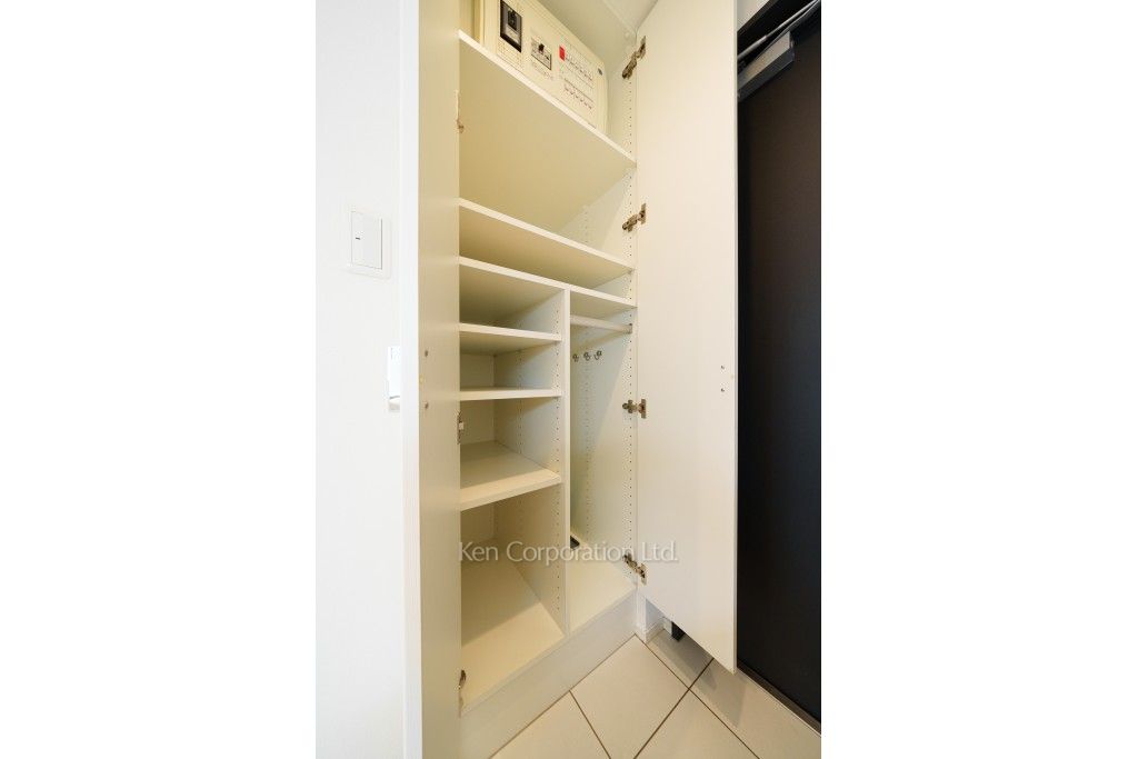 オーパスレジデンス恵比寿の写真 シューズクローゼット