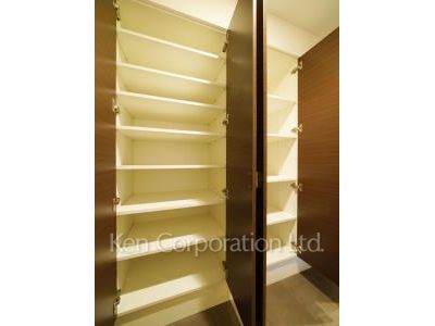 オーパスレジデンス恵比寿の写真 シューズクローゼット