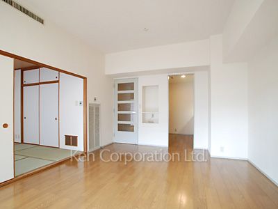 芝浦スクエアハイツの写真 居室（LDなど） ※2階の同じ間取タイプを撮影。仕様が異なることがあります。