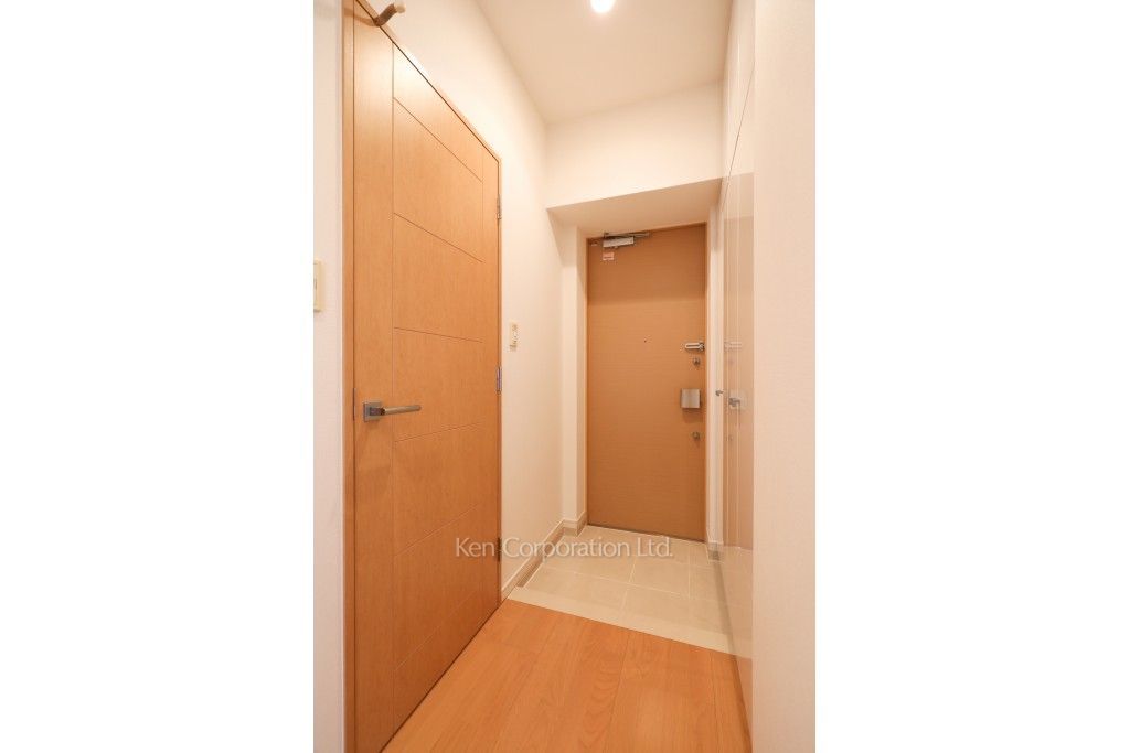 玄関 ※3階の同じ間取タイプを撮影。仕様が異なることがあります。