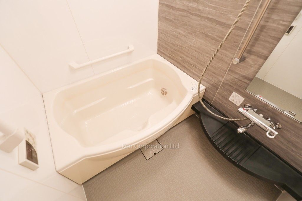 バスルーム ※3階の同じ間取タイプを撮影。仕様が異なることがあります。
