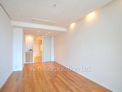 パークアクシス青山一丁目タワーの写真 リビングダイニング