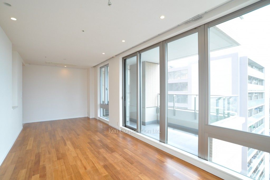 パークアクシス青山一丁目タワーの写真 居室（LDなど） ※10階の同じ間取タイプを撮影。仕様が異なることがあります。