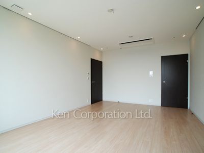 プラティーヌ西新宿の写真 居室（LDなど） ※14階の同じ間取タイプを撮影。仕様が異なることがあります。