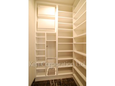 プラティーヌ西新宿の写真 シューズインクローゼット ※14階の同じ間取タイプを撮影。仕様が異なることがあります。