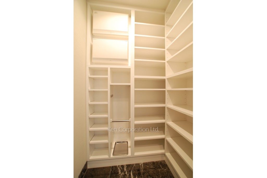 プラティーヌ西新宿の写真 シューズインクローゼット ※14階の同じ間取タイプを撮影。仕様が異なることがあります。