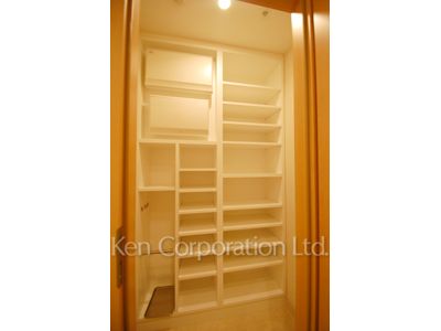 シューズインクローゼット ※11階の同じ間取タイプを撮影。仕様が異なることがあります。