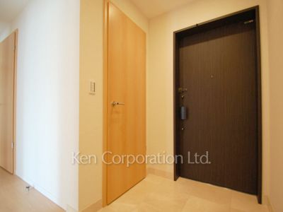 玄関 ※11階の同じ間取タイプを撮影。仕様が異なることがあります。