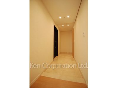 プラティーヌ西新宿の写真 玄関 ※13階の同じ間取タイプを撮影。仕様が異なることがあります。