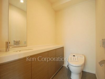 プラティーヌ西新宿の写真 トイレ ※13階の同じ間取タイプを撮影。仕様が異なることがあります。