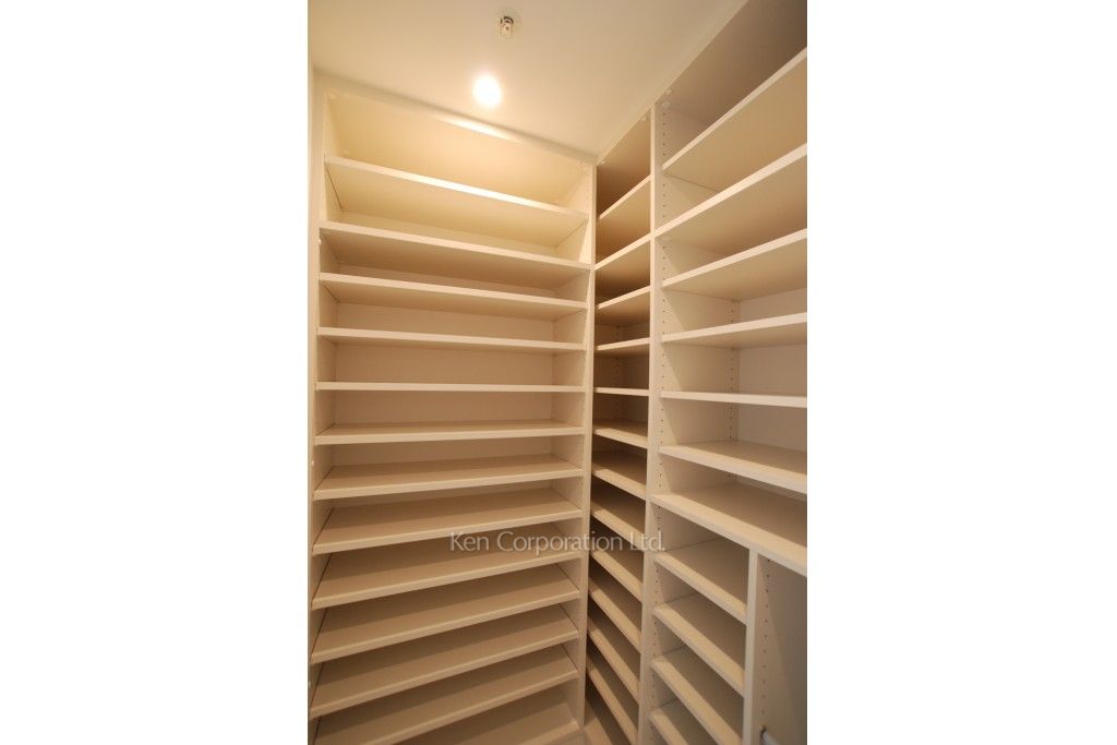 ラ・トゥール青葉台の写真 シューズインクローゼット ※28階の同じ間取タイプを撮影。仕様が異なることがあります。