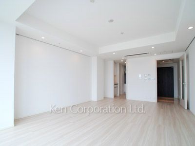 ラ・トゥール青葉台の写真 リビングダイニング ※32階の同じ間取タイプを撮影。仕様が異なることがあります。