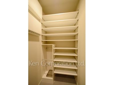 セントラルパークタワー ラ・トゥール新宿の写真 シューズインクローゼット ※21階の同じ間取タイプを撮影。仕様が異なることがあります。