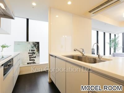 セントラルパークタワー ラ・トゥール新宿の写真 キッチン※MODEL ROOM ※22階の同じ間取タイプを撮影。仕様が異なることがあります。