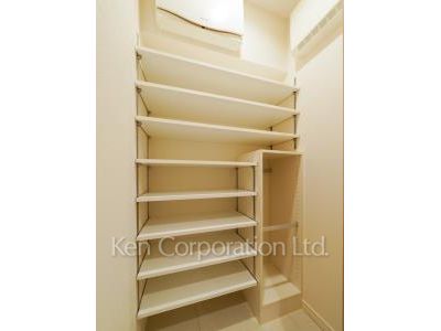 セントラルパークタワー ラ・トゥール新宿の写真 シューズインクローゼット ※29階の同じ間取タイプを撮影。仕様が異なることがあります。