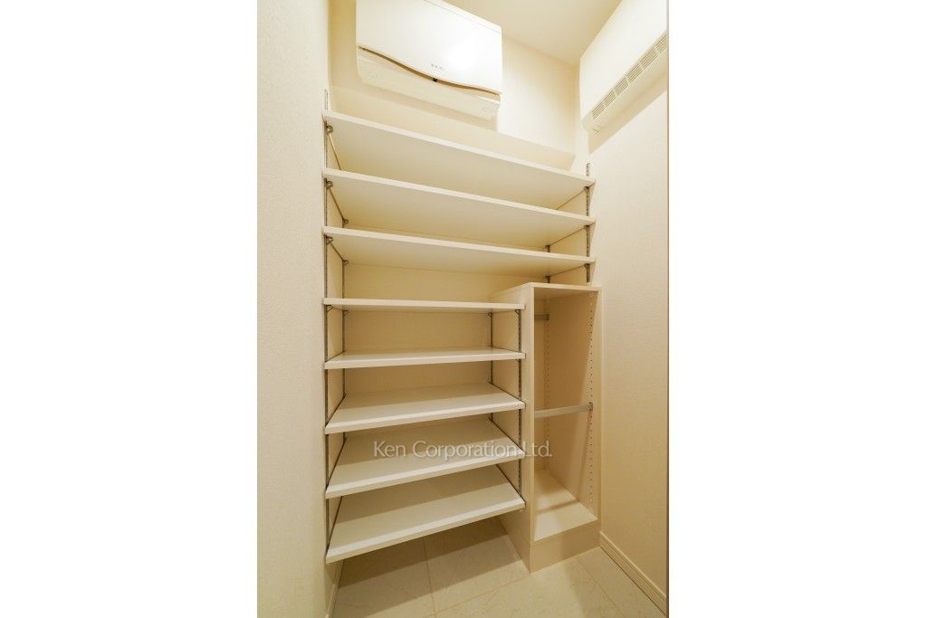 セントラルパークタワー ラ・トゥール新宿の写真 シューズインクローゼット ※29階の同じ間取タイプを撮影。仕様が異なることがあります。