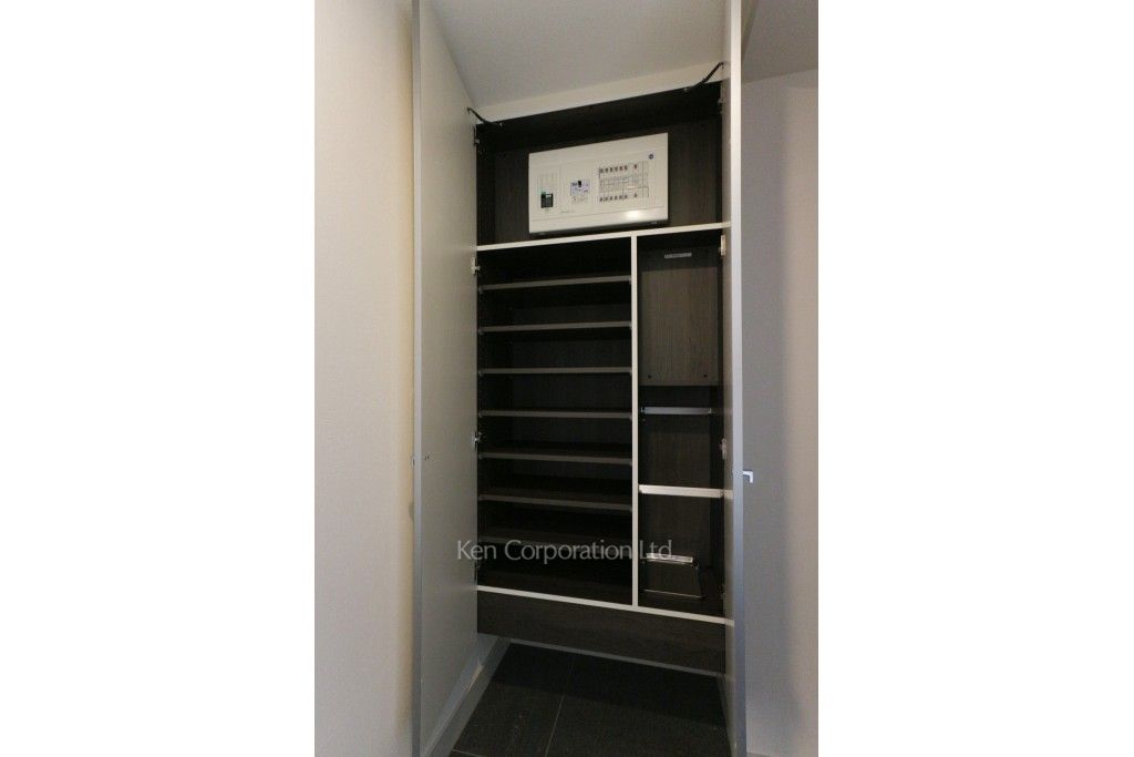 セントラルパークタワー ラ・トゥール新宿の写真 シューズクローゼット ※34階の同じ間取タイプを撮影。仕様が異なることがあります。