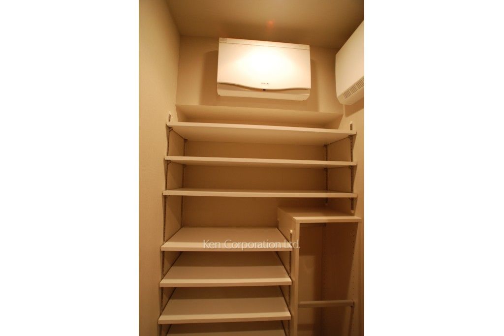 セントラルパークタワー ラ・トゥール新宿の写真 シューズインクローゼット ※21階の同じ間取タイプを撮影。仕様が異なることがあります。