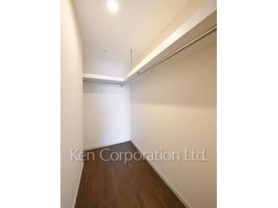 セントラルパークタワー ラ・トゥール新宿の写真 ウォークインクローゼット ※30階の同じ間取タイプを撮影。仕様が異なることがあります。