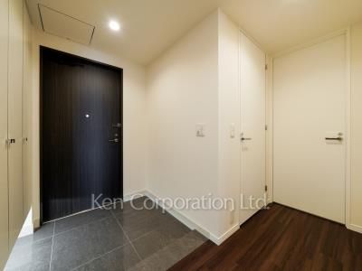 セントラルパークタワー ラ・トゥール新宿の写真 玄関 ※28階の同じ間取タイプを撮影。仕様が異なることがあります。