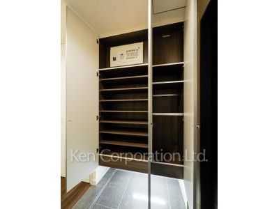 セントラルパークタワー ラ・トゥール新宿の写真 シューズクローゼット