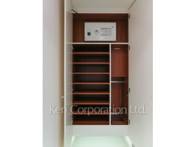 セントラルパークタワー ラ・トゥール新宿の写真 シューズクローゼット ※40階の同じ間取タイプを撮影。仕様が異なることがあります。