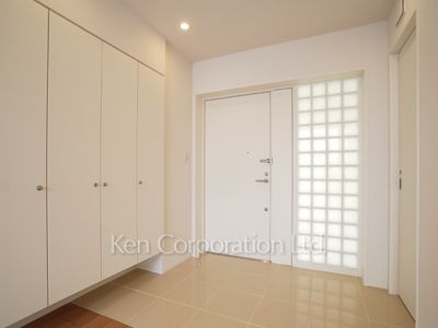 玄関 ※11階の同じ間取タイプを撮影。仕様が異なることがあります。