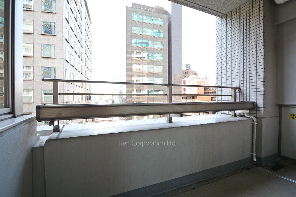 麻布市兵衛町ホームズの写真 バルコニー