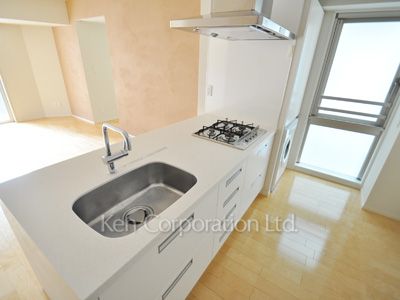 キッチン ※B1階の同じ間取タイプを撮影。仕様が異なることがあります。