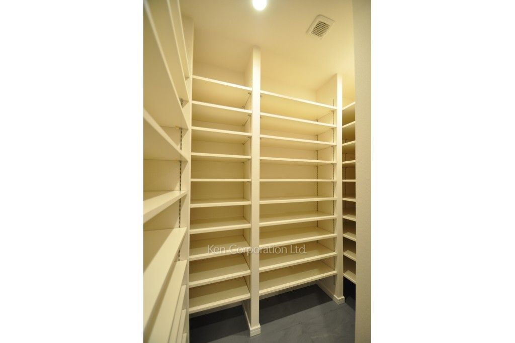 パークアクシス青山一丁目タワーの写真 シューズインクローゼット ※35階の同じ間取タイプを撮影。仕様が異なることがあります。