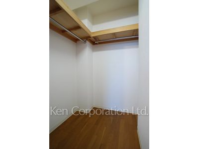 エンブレムコート明石町の写真 ウォークインクローゼット ※4階の同じ間取タイプを撮影。仕様が異なることがあります。