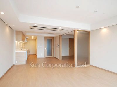 ラ・トゥール飯田橋の写真 居室（LDなど） ※19階の同じ間取タイプを撮影。仕様が異なることがあります。